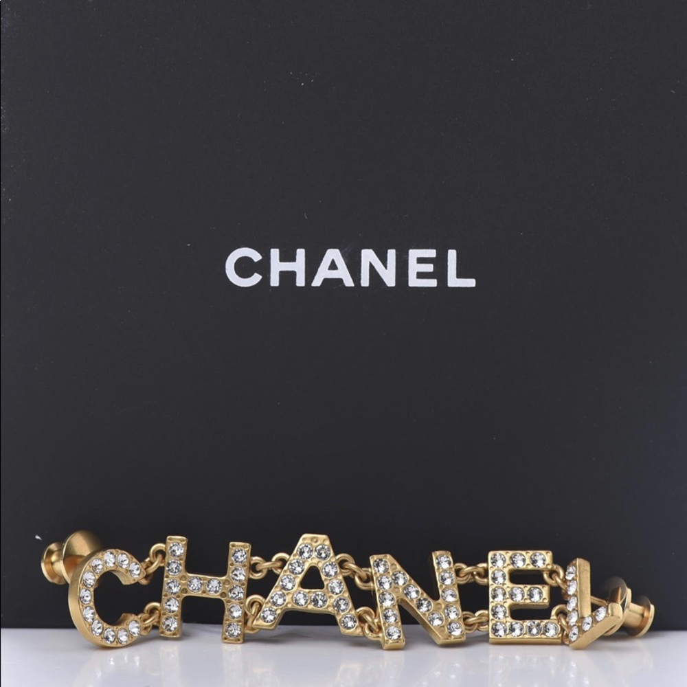 Chanel Gold and Crystal Brooch - Timeless Elegance, Instant Glamour! - Picture 7 of 7
